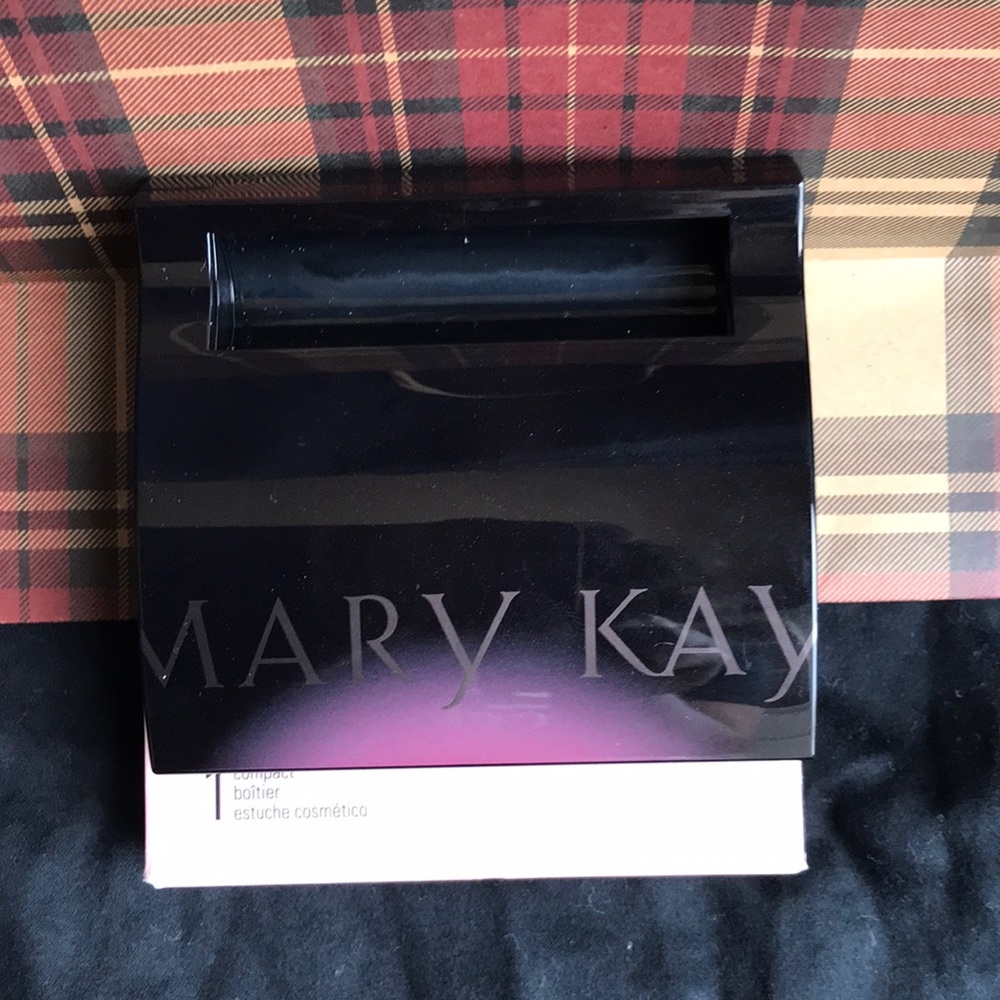 Mary Kay Compact - Picture 3 of 3